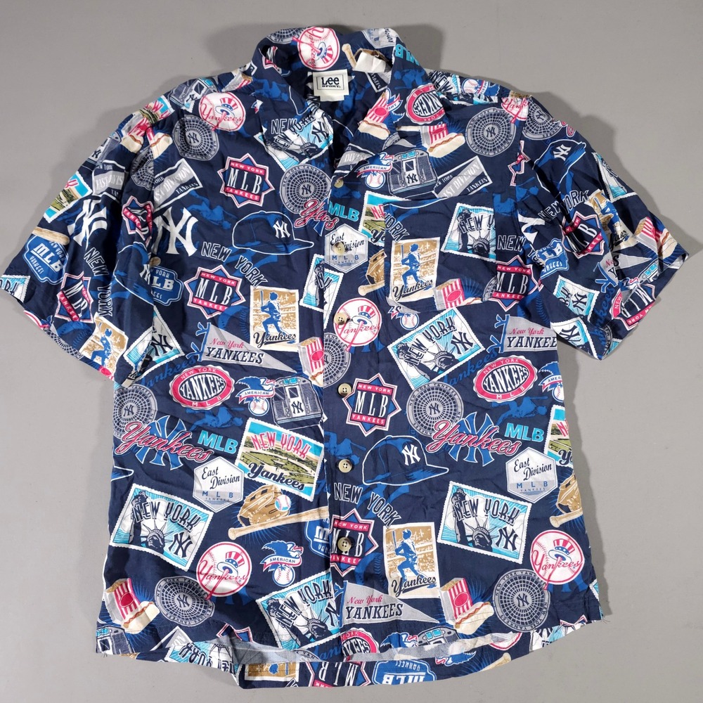 Lee Sport Button Down Shirt Mens Medium Blue NY Yankees MLB All Over Print Rayon